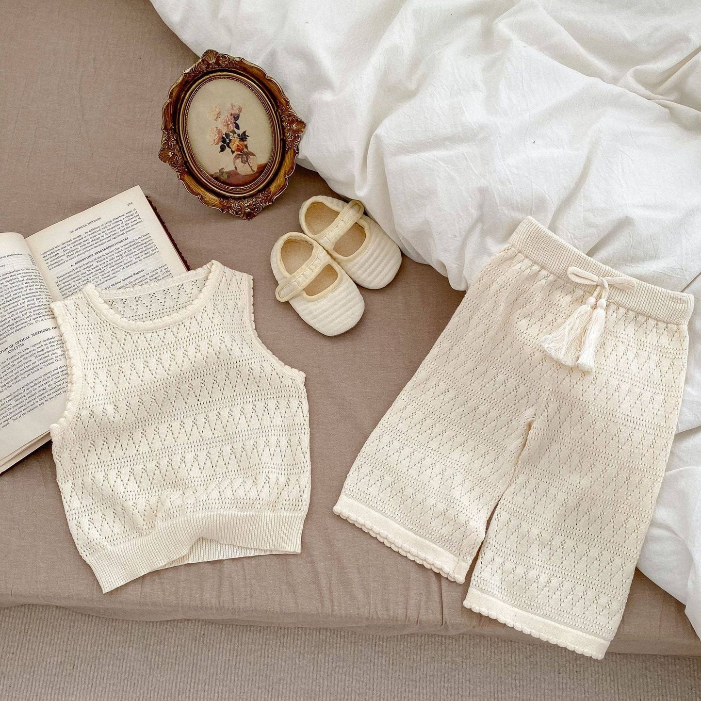 Sleeveless Knitted Set: Beige